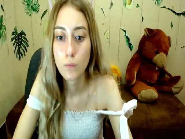 Live sex webcam photo for LinaRum__ #260465400