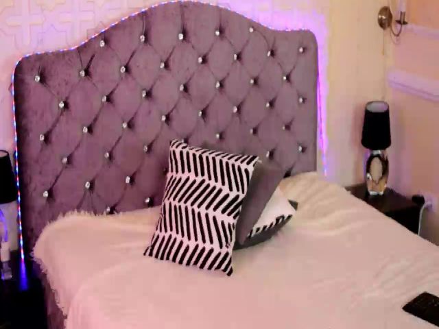 Live sex webcam photo for SashaBrie #262985697