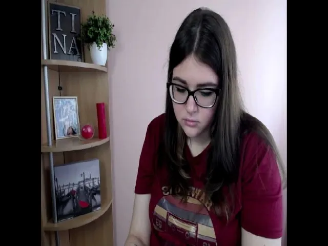 Live sex webcam photo for SweetyTinna #261205147