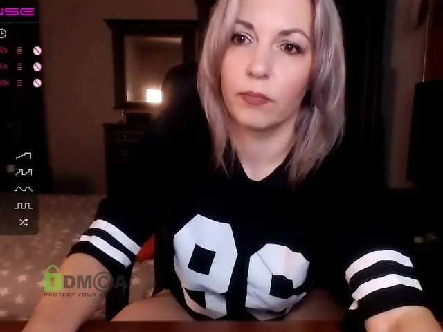Live sex webcam photo for VickiSecret #241289032
