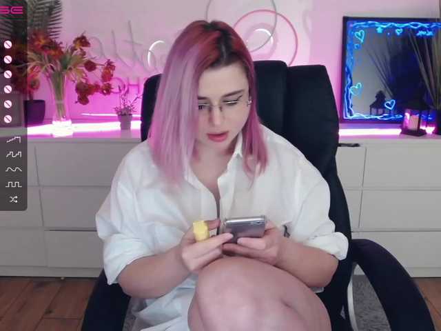 Live sex webcam photo for MolliaJany #241226295