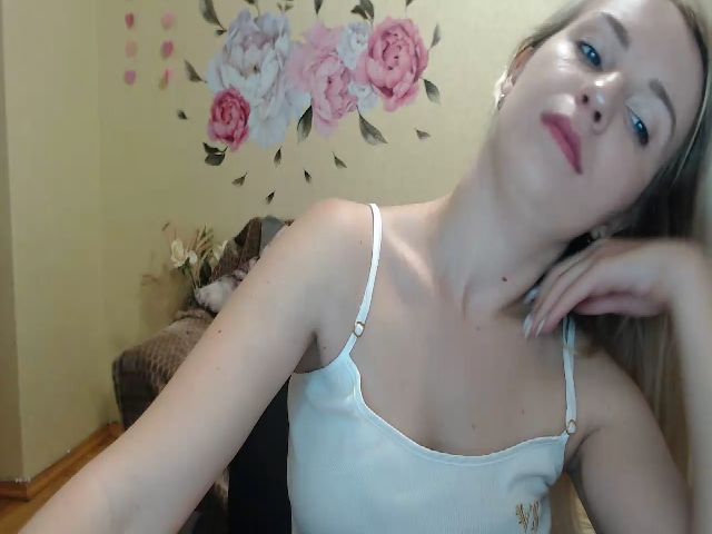 Live sex webcam photo for Amy_CuteBambi #261457702