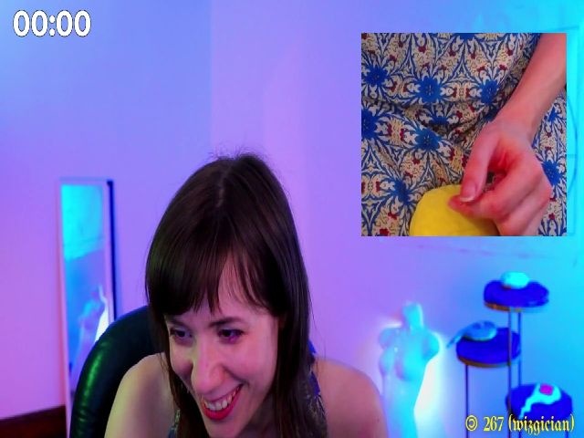 Live sex webcam photo for MinnieMoralia #252341763