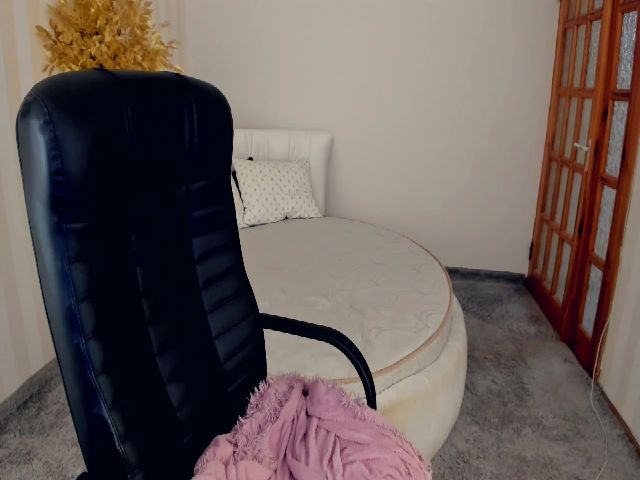 Live sex webcam photo for Lili_GoldS #258684187