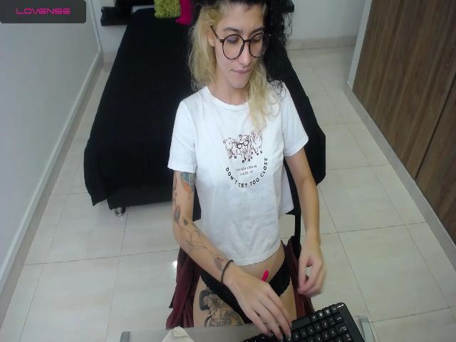 Live sex webcam photo for Myzore #254373941