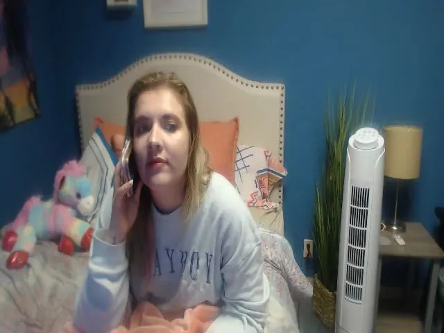 Live sex webcam photo for SnowWhiteXxxx #257651511