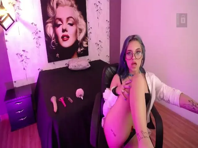 Live sex webcam photo for Spaaarkie #258821224