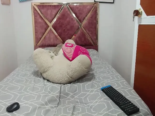 Live sex webcam photo for DianaRubi_ #264011666