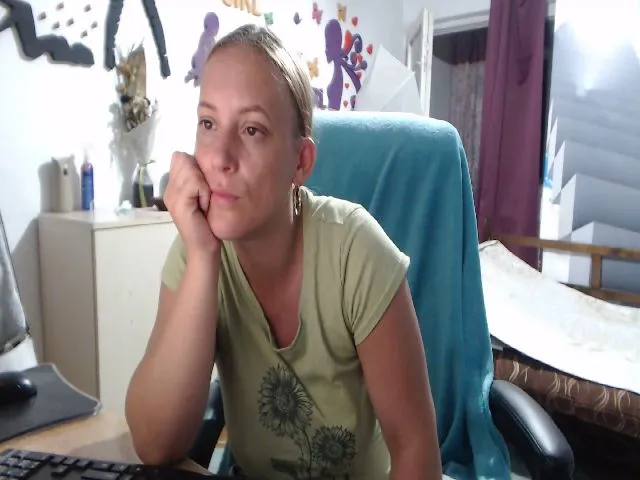 Live sex webcam photo for LiaMelanyy #253555409