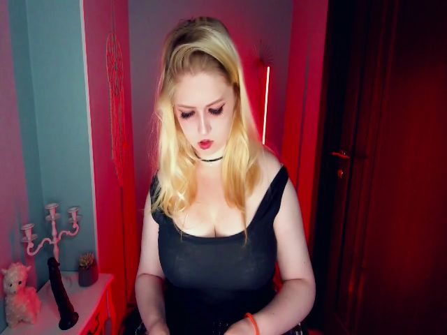 Live sex webcam photo for TinkerrBelll #263896321