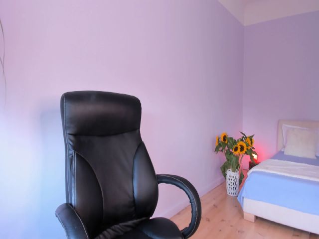 Live sex webcam photo for FIRE_ICE_EMMA #252518542