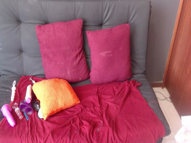 Live sex webcam photo for Latin__curly #263077357