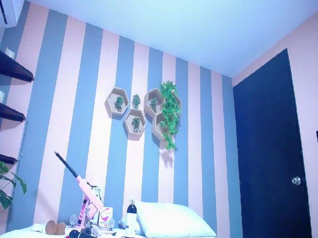 Live sex webcam photo for Aleja_10 #253295743