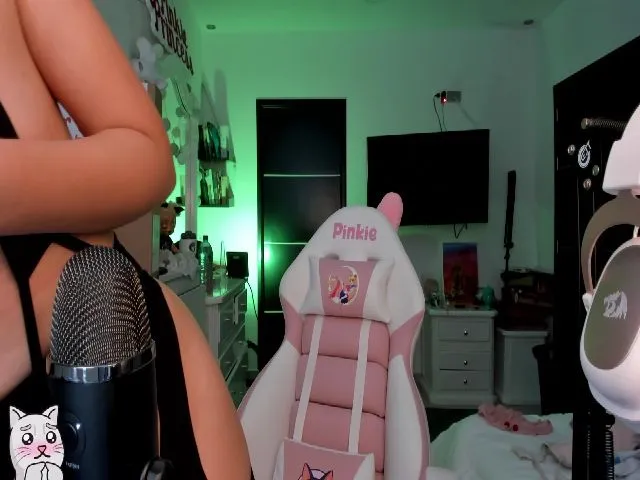 Live sex webcam photo for AnnieJulieth #261245709