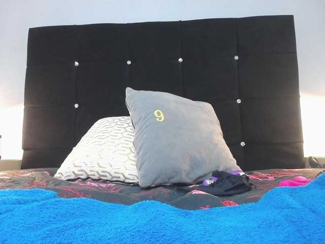 Live sex webcam photo for Melani-Dream #253601845