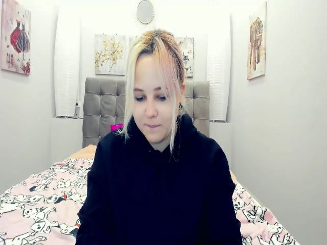 Live sex webcam photo for Helokit #261143090