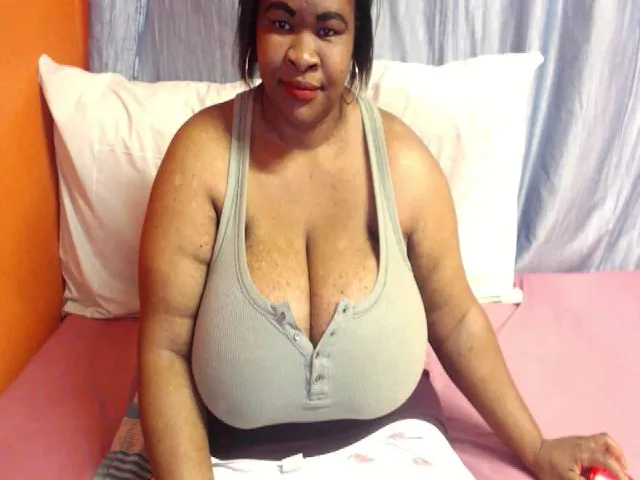 Live sex webcam photo for Sweetnozie #256250765