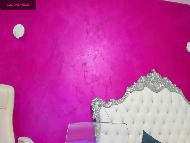 Live sex webcam photo for AimeeTeen #252375188