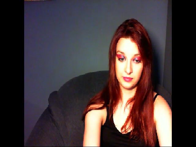 Live sex webcam photo for VirginLuna18 #255372693