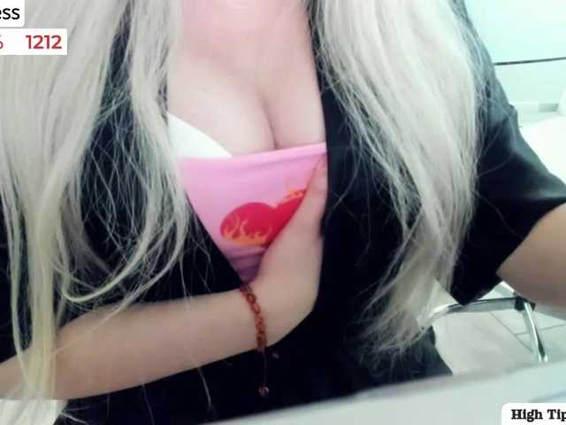 Live sex webcam photo for GoldyXO #246517220