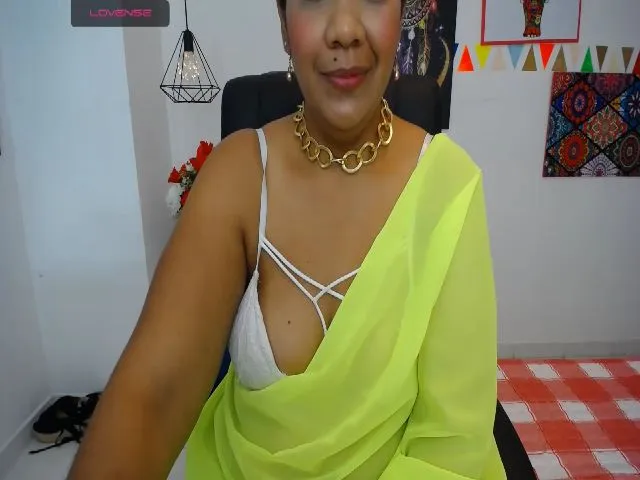 Live sex webcam photo for IndianMama #254138670