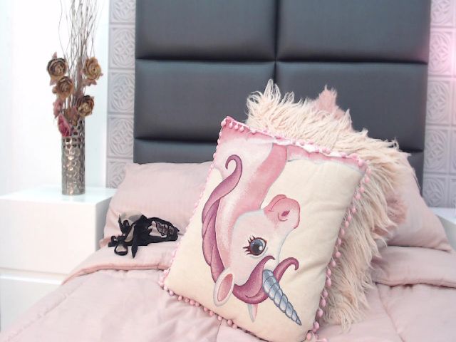 Live sex webcam photo for saamy_cute #265294065