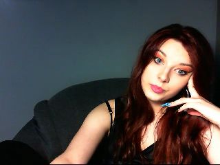 Live sex webcam photo for VirginLuna18 #252000257