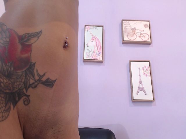 Live sex webcam photo for STORMY_FOXX #254064672