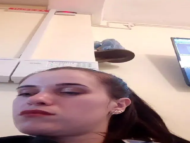 Live sex webcam photo for HotMakadamia #253382817