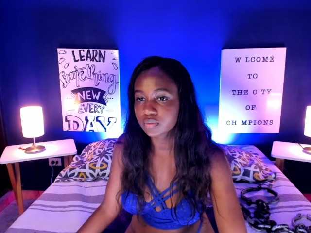 Live sex webcam photo for HaileyVans #241074339