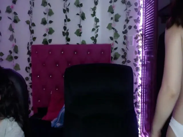 Live sex webcam photo for Emma__Cute #263211517