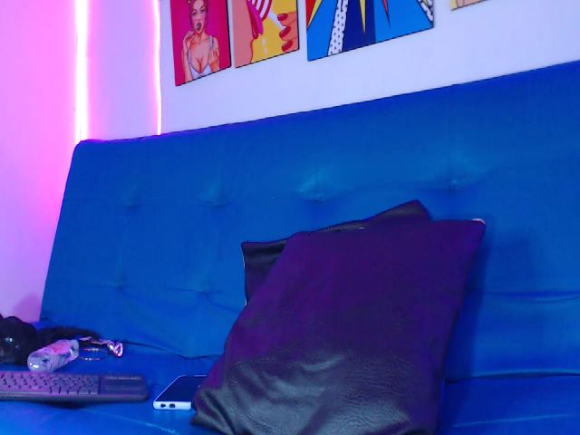 Live sex webcam photo for CrystalJoness #263343146