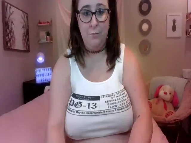 Live sex webcam photo for LynelleRose #265380816