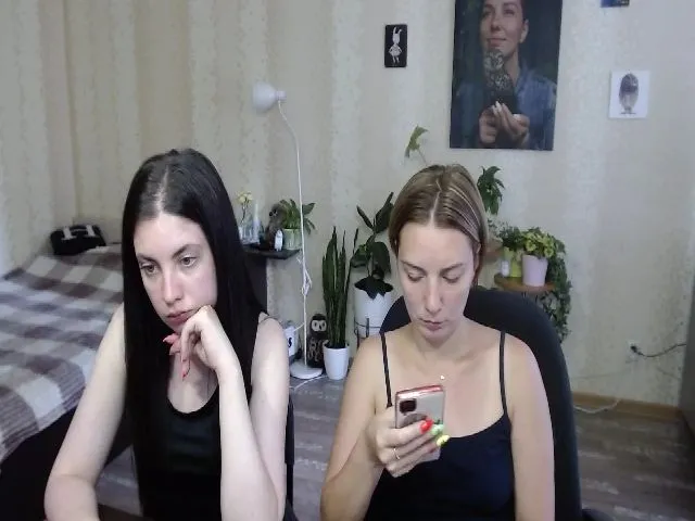 Live sex webcam photo for Emi_lywild #255653770