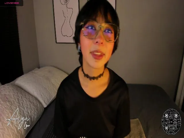 Live sex webcam photo for Arya_Line #252402659