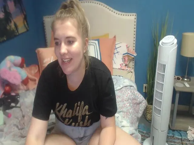 Live sex webcam photo for SnowWhiteXxxx #256540801