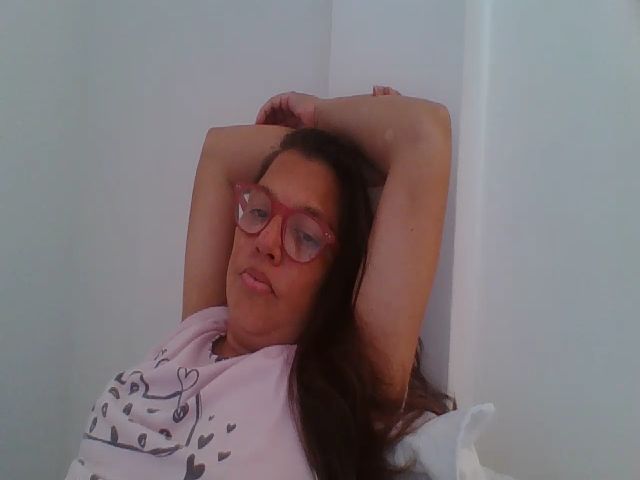 Live sex webcam photo for SweetLola01 #254235453