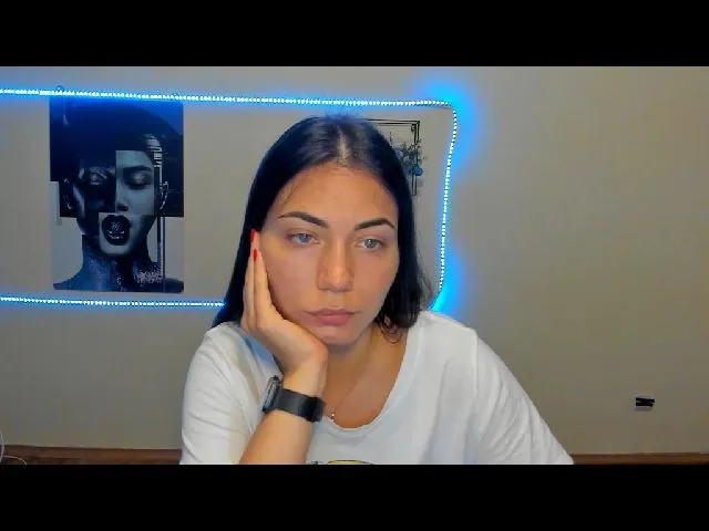 Live sex webcam photo for JasmineGreyz #261798224