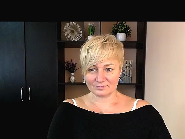 Live sex webcam photo for KailyMey #264329401