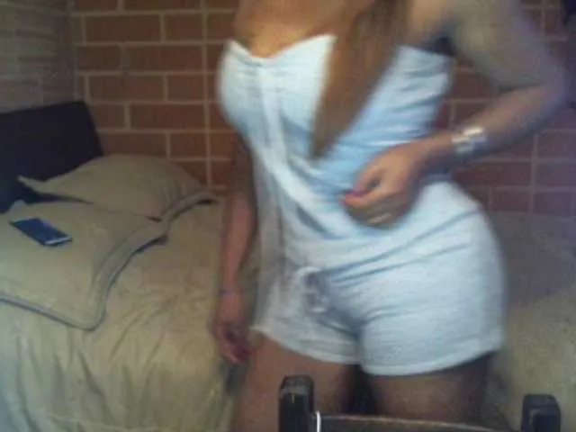 Live sex webcam photo for Angelaebony #240989052