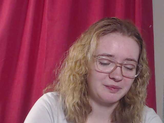 Live sex webcam photo for CandyBurger21 #241043098