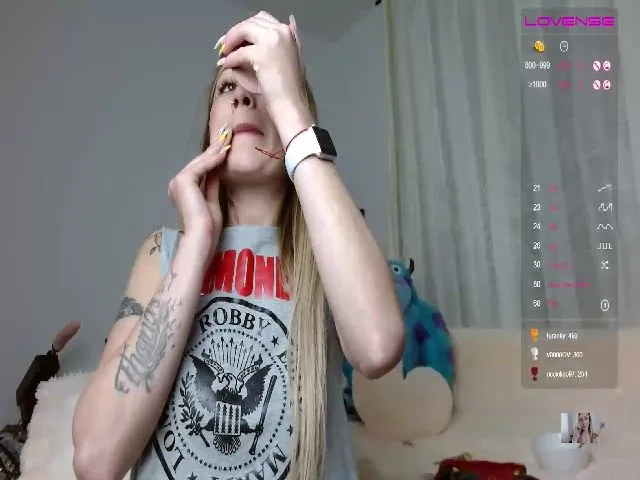 Live sex webcam photo for SamantaCollen #254324605