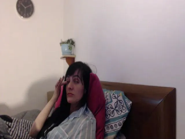 Live sex webcam photo for isabellazee2 #259024910