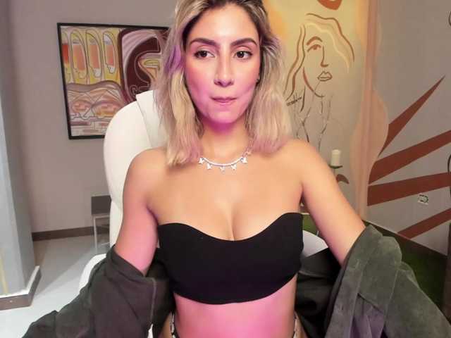 Live sex webcam photo for GigiElliot #241183552