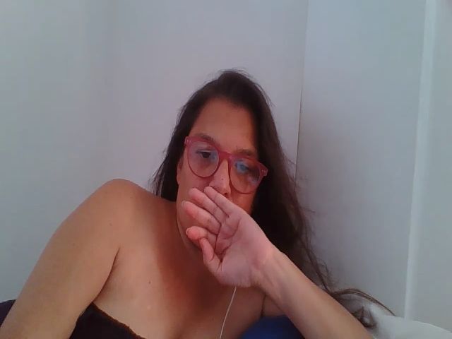 Live sex webcam photo for SweetLola01 #265084286