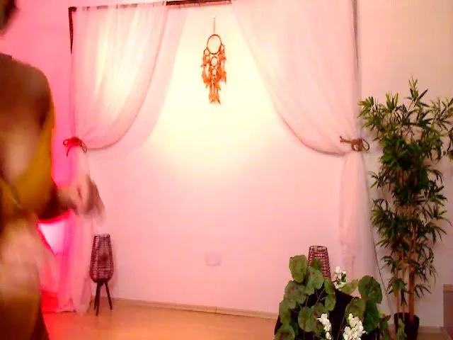 Live sex webcam photo for PoppyNaked #265351255