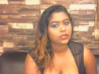 Live sex webcam photo for Indiandiva96 #240475738