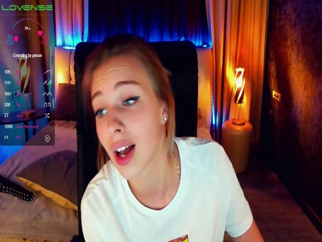 Live sex webcam photo for MariaCharming #260100594