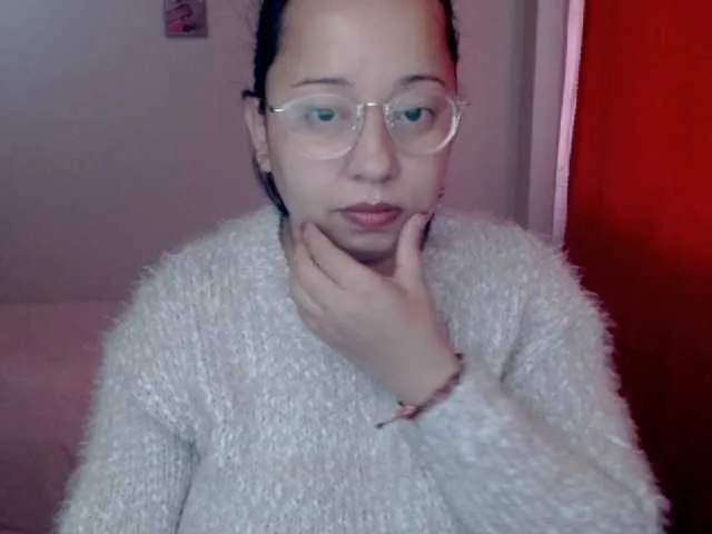 Live sex webcam photo for Ailyn88 #250105236