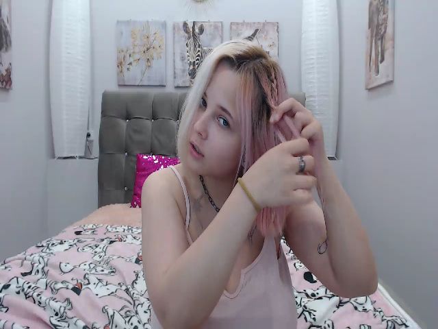 Live sex webcam photo for Helokit #255300359